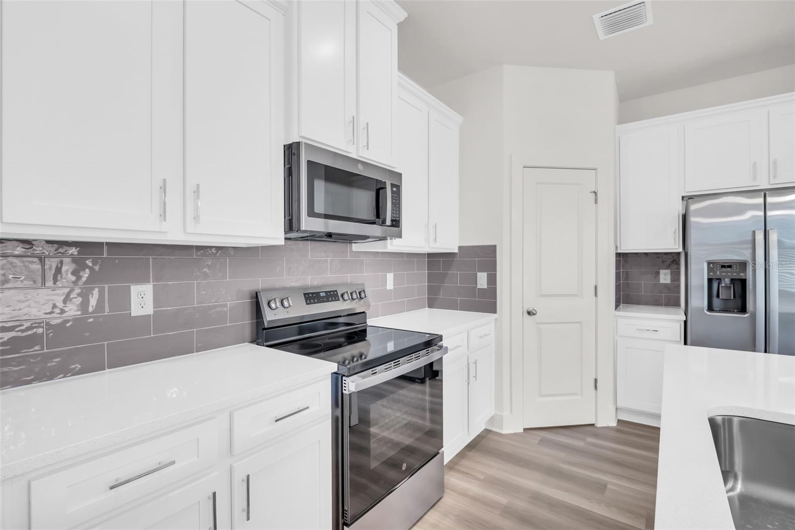 Image 23 of 30 For 7963 Chandler Lake Court