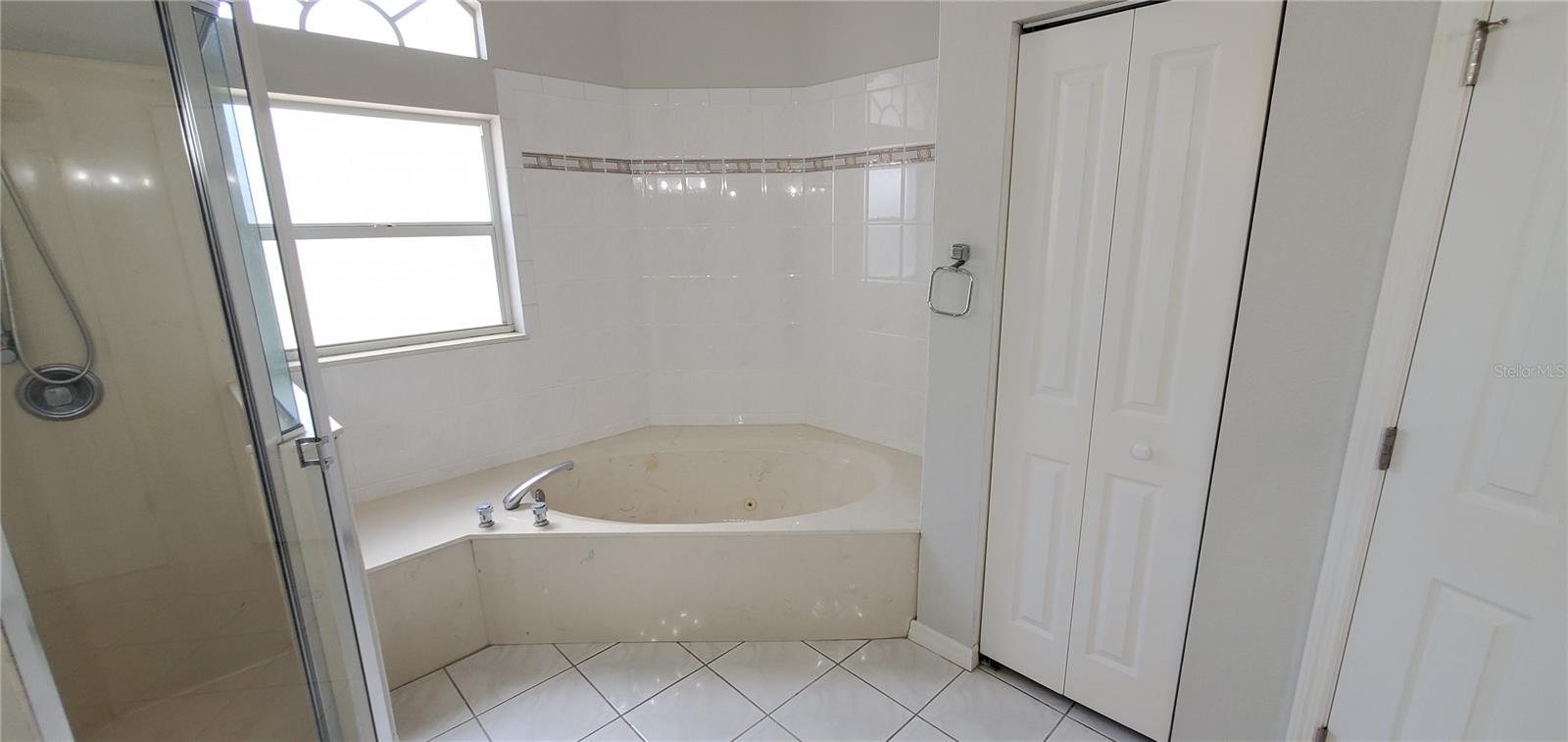 Image 16 of 27 For 4454 Hollybrook Way