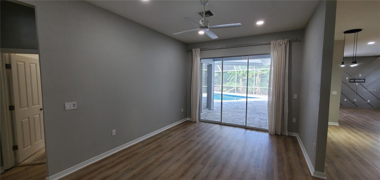 Image 4 of 27 For 4454 Hollybrook Way