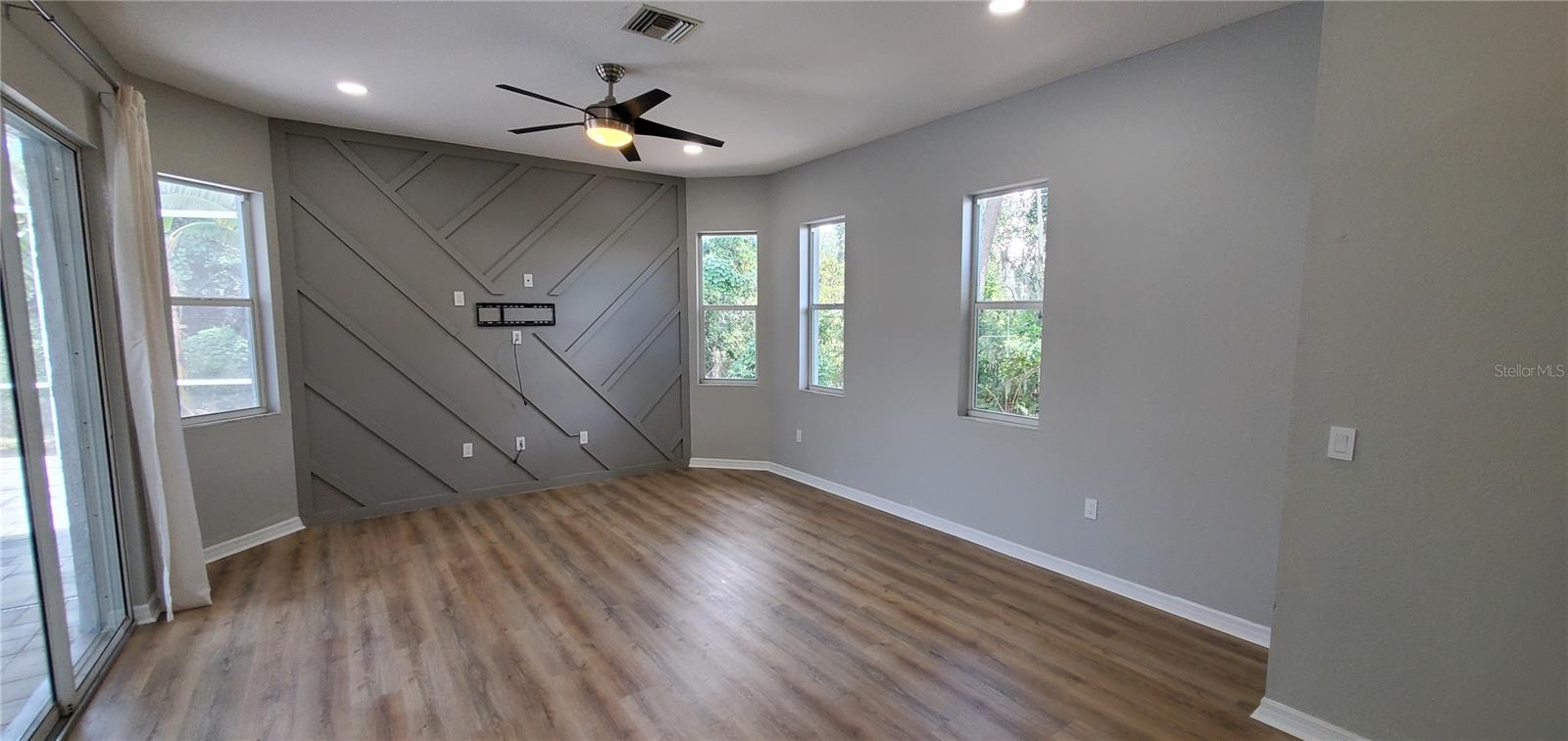 Image 7 of 27 For 4454 Hollybrook Way
