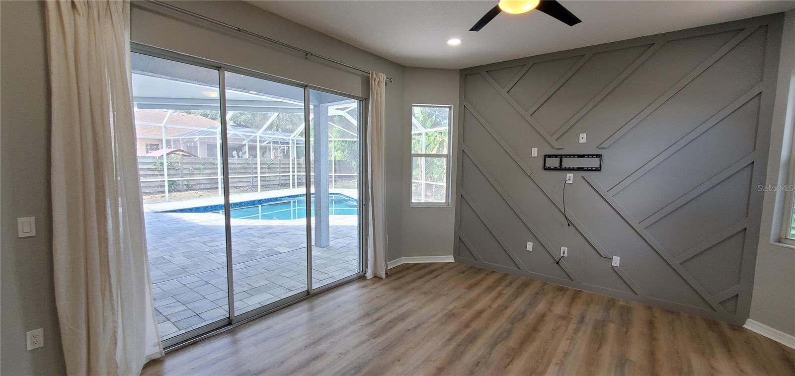 Image 8 of 27 For 4454 Hollybrook Way