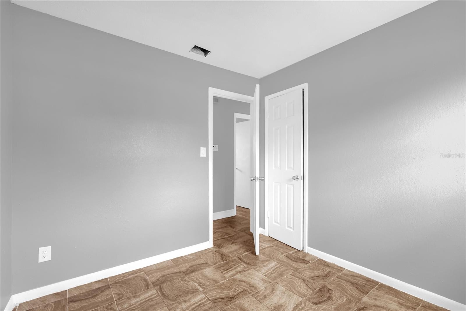 Image 3 of 18 For 5390 Botany Court