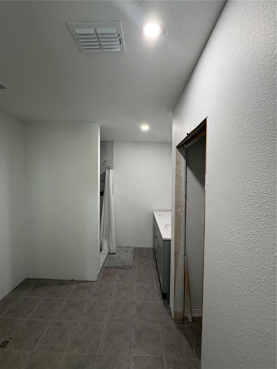Image 11 of 17 For 2921 Crutchfield Road W