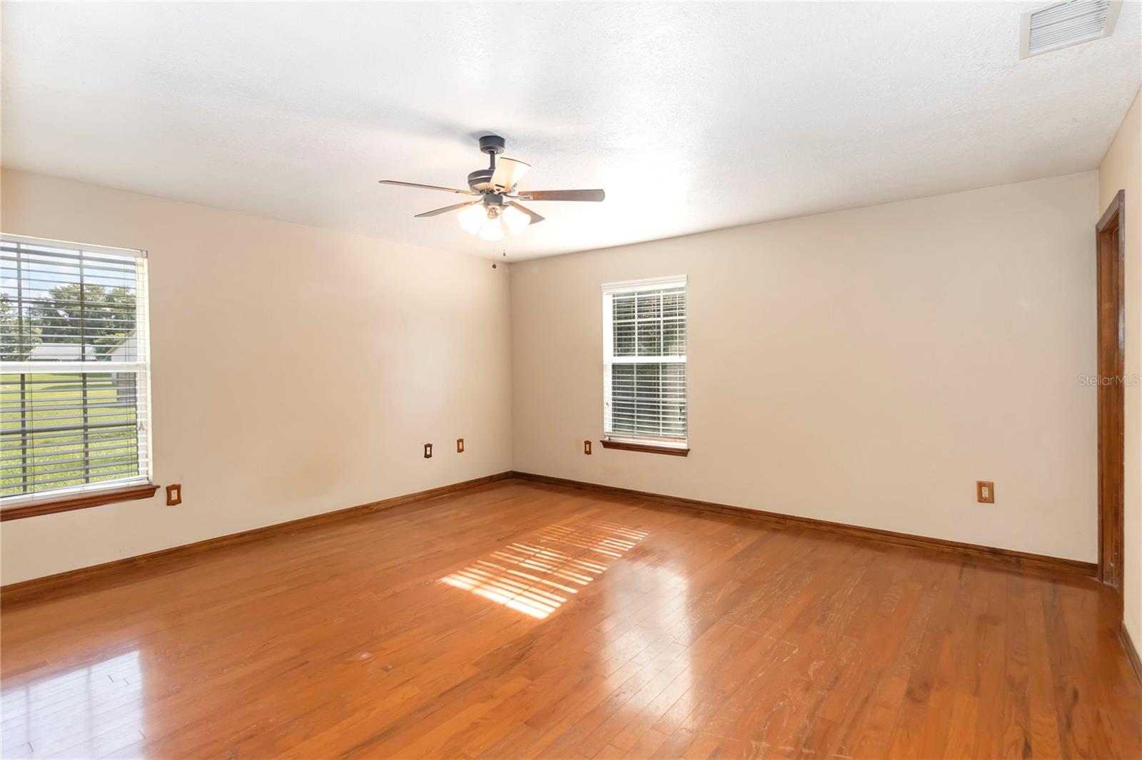 Image 19 of 53 For 1330 Englewood Drive