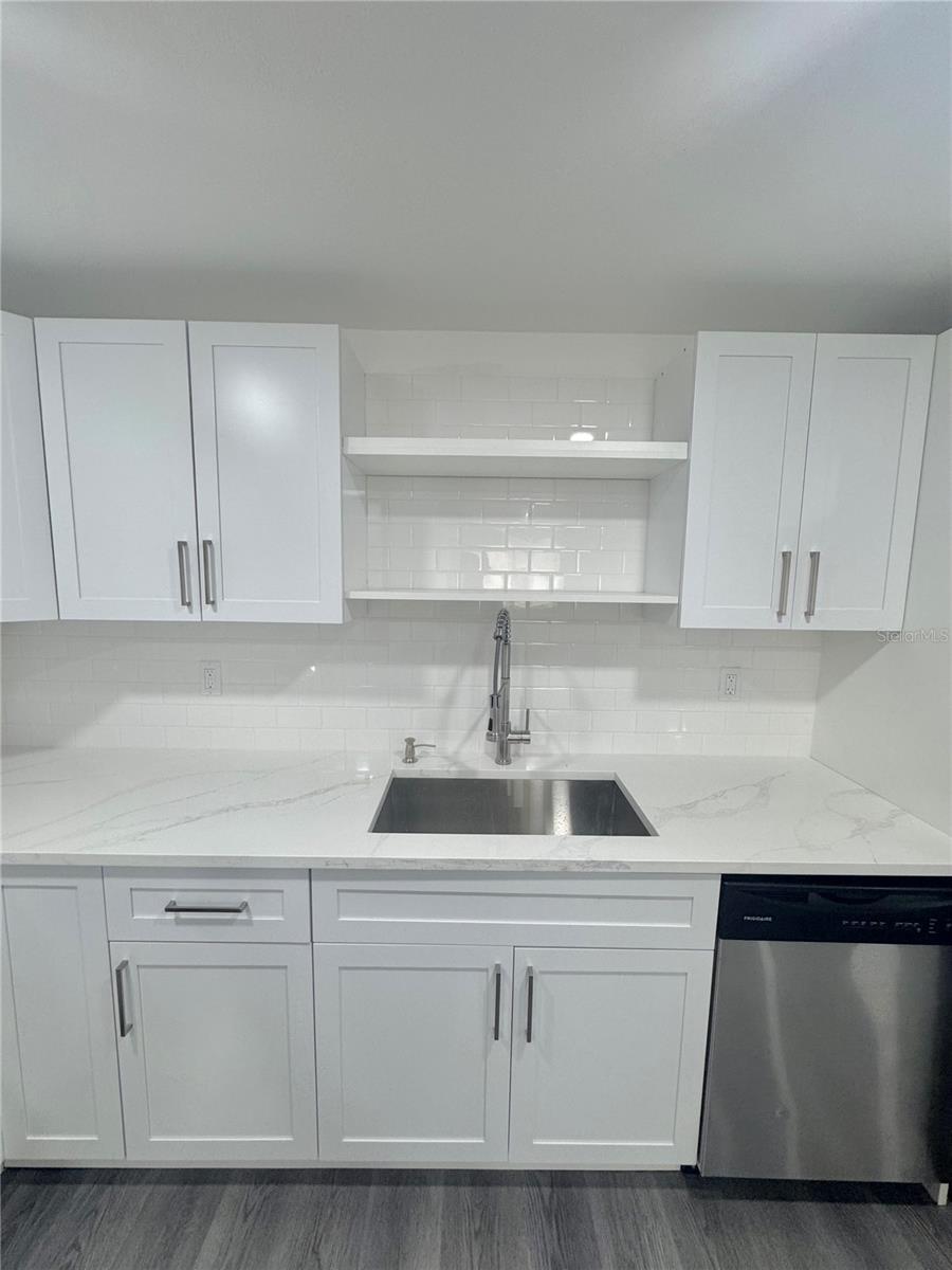 Listing photo id 26 for 4934 Avery Road
