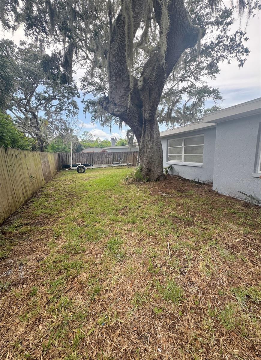 Listing photo id 4 for 4934 Avery Road