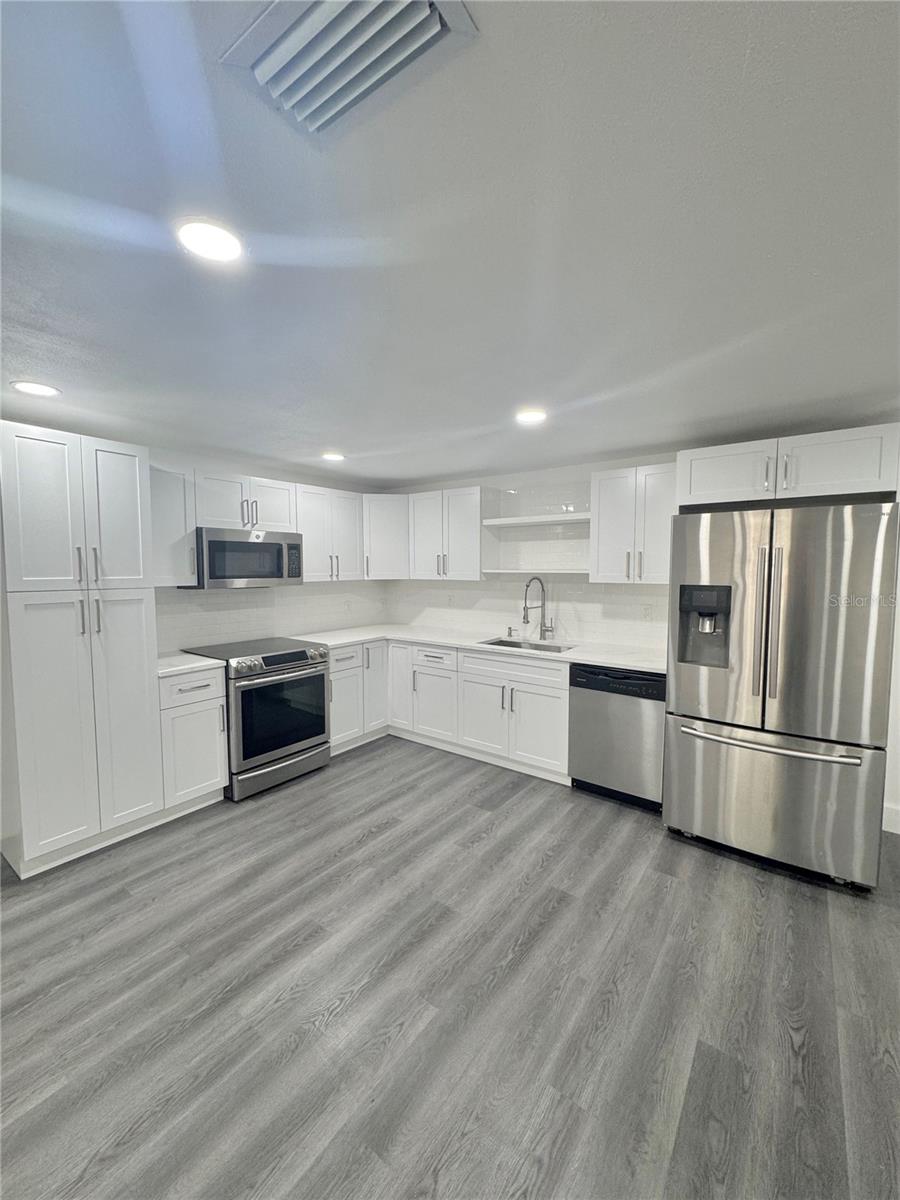 Listing photo id 7 for 4934 Avery Road