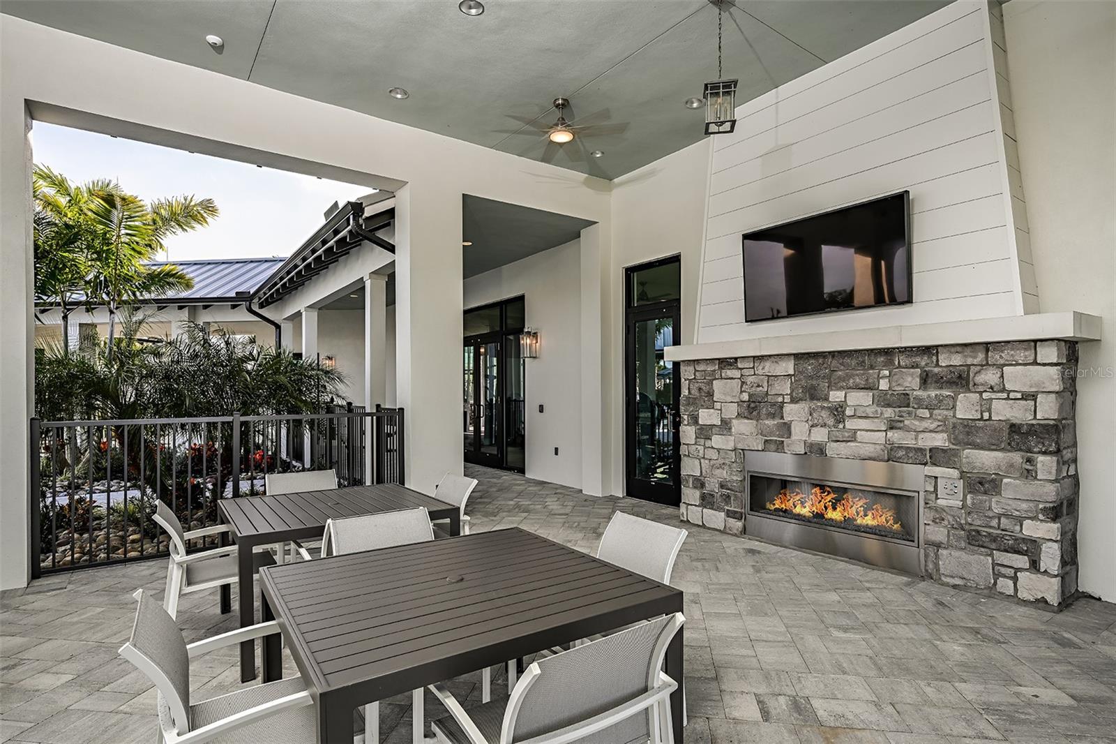 Image 18 of 19 For 16811 Sweetwater Village Drive