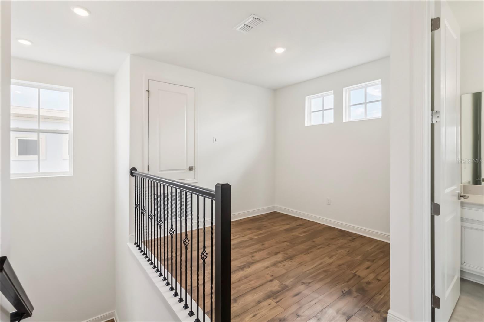 Image 33 of 66 For 10185 Pearson Avenue