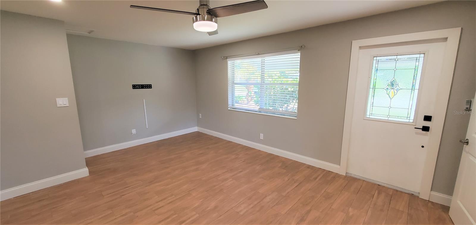 Image 6 of 21 For 4042 Condor Lane