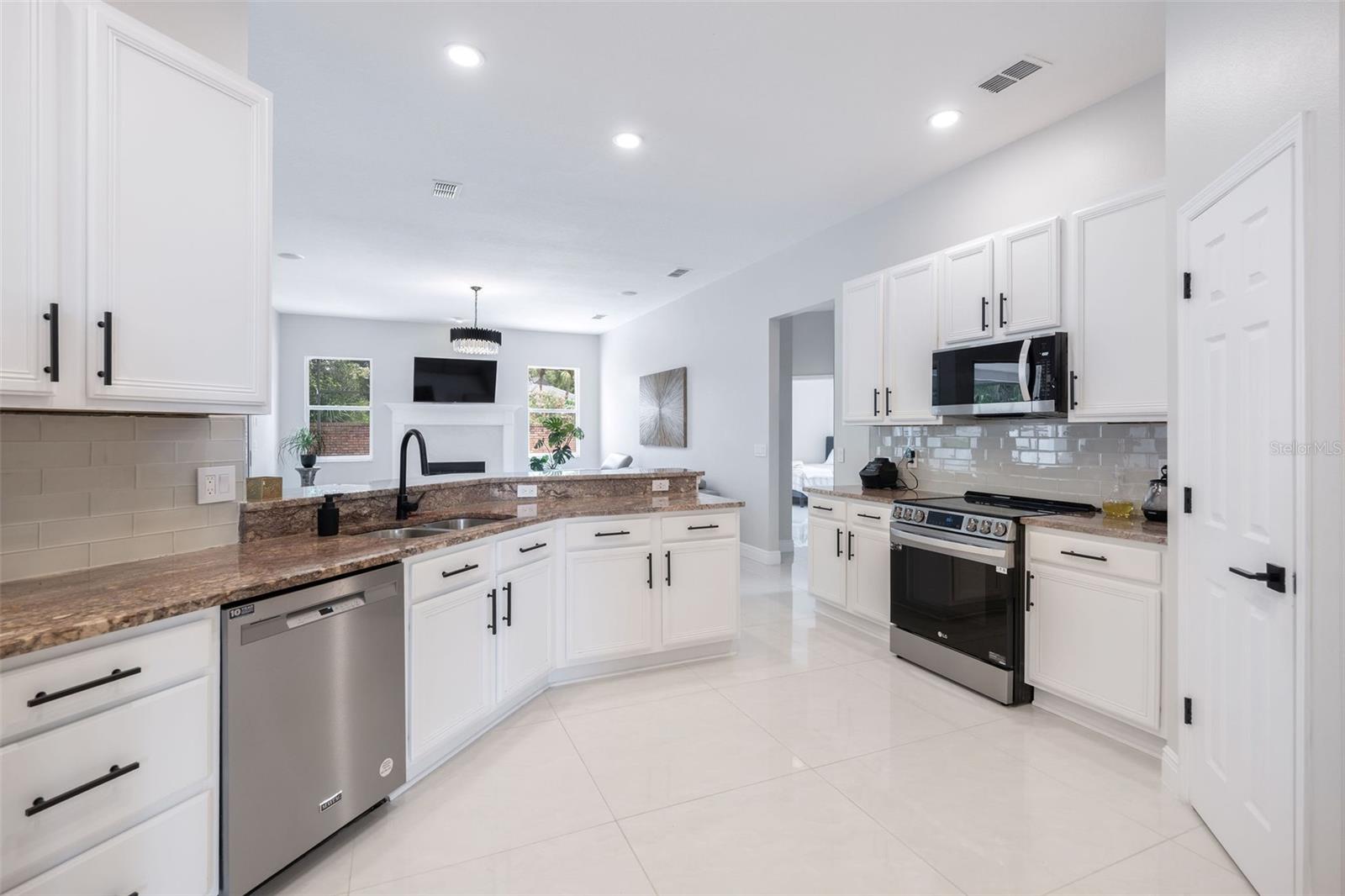 Image 12 of 35 For 9844 Montclair Circle