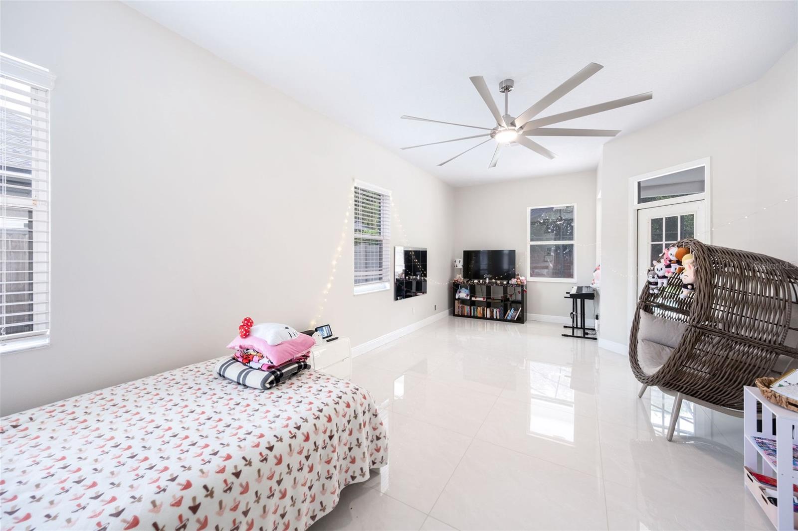 Image 16 of 35 For 9844 Montclair Circle