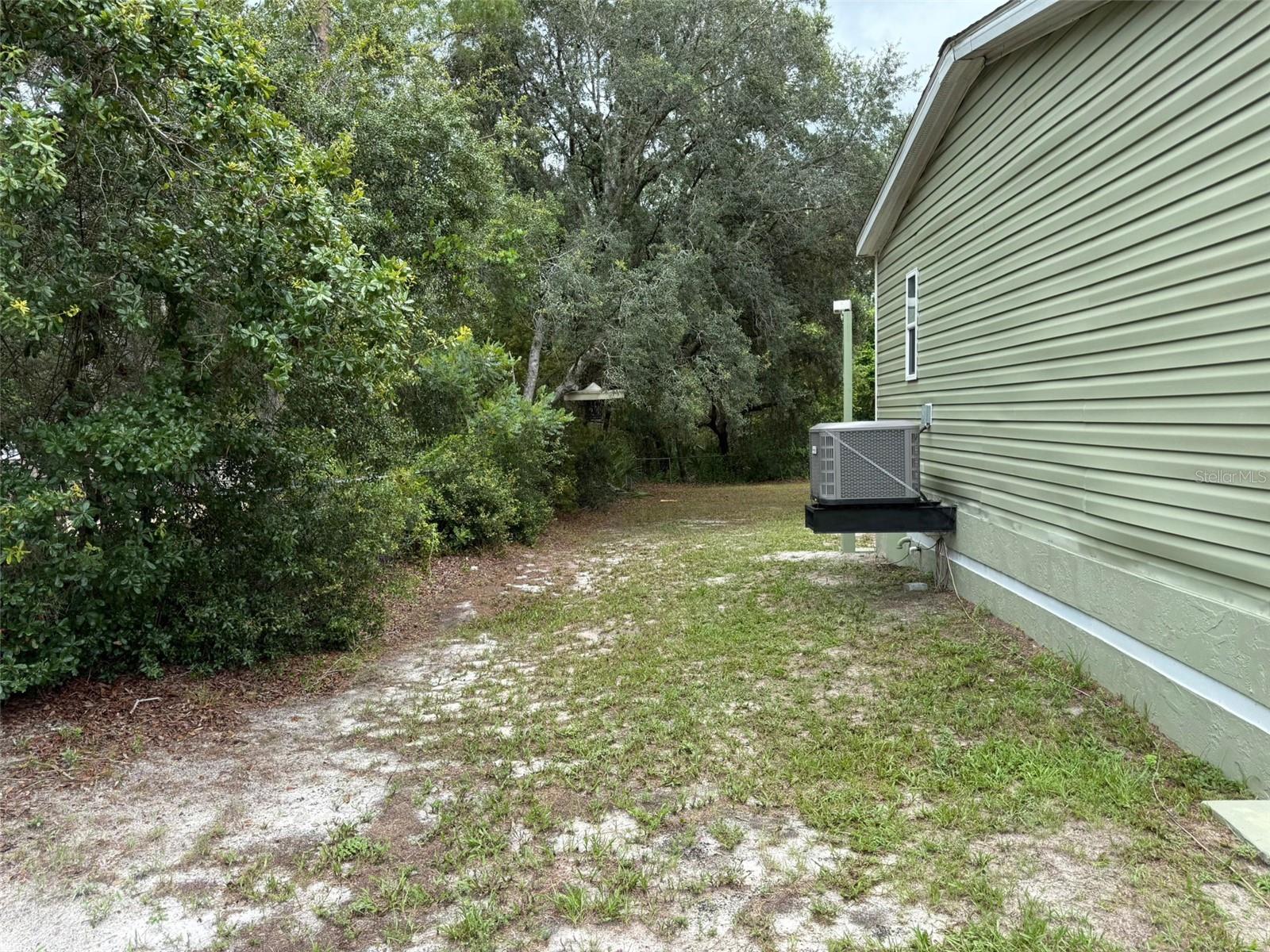 Listing photo id 17 for 31047 Scrub Oak Lane