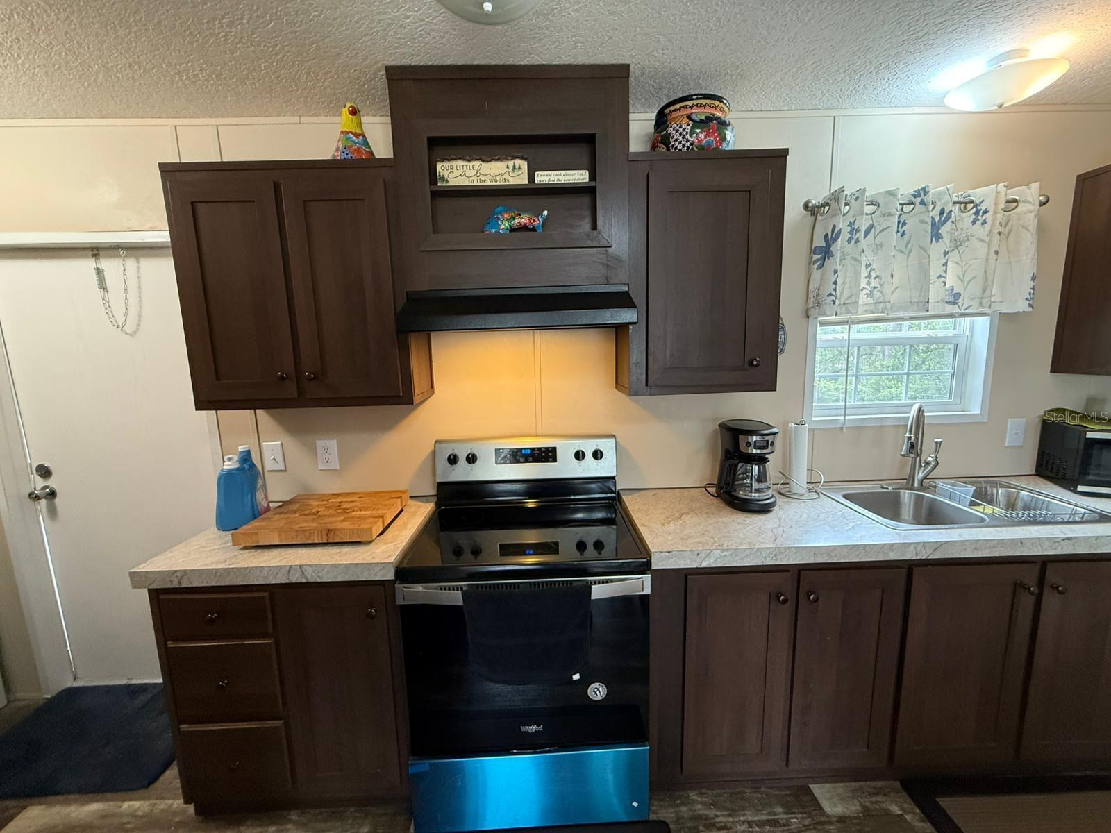 Listing photo id 5 for 31047 Scrub Oak Lane