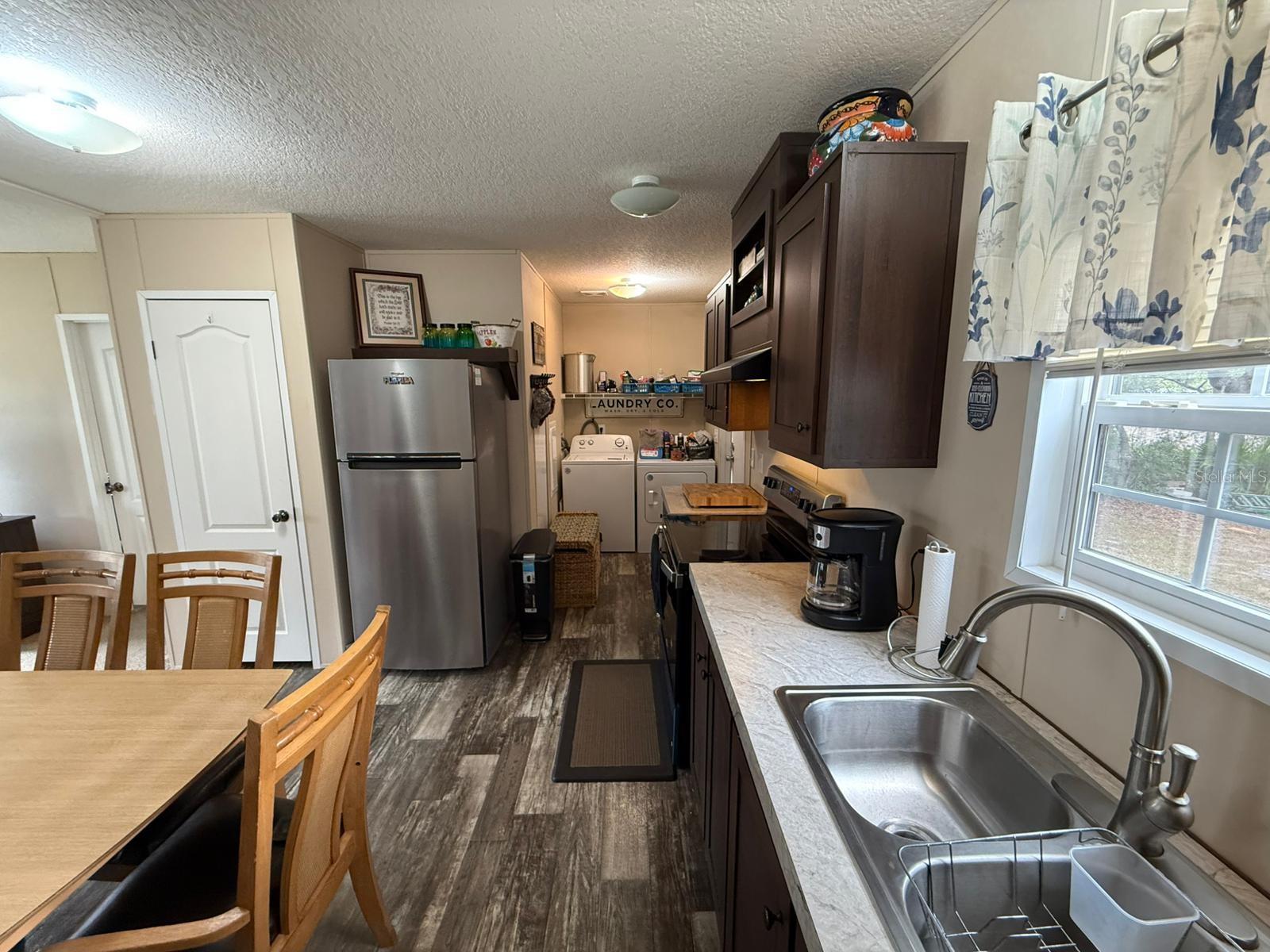 Listing photo id 6 for 31047 Scrub Oak Lane