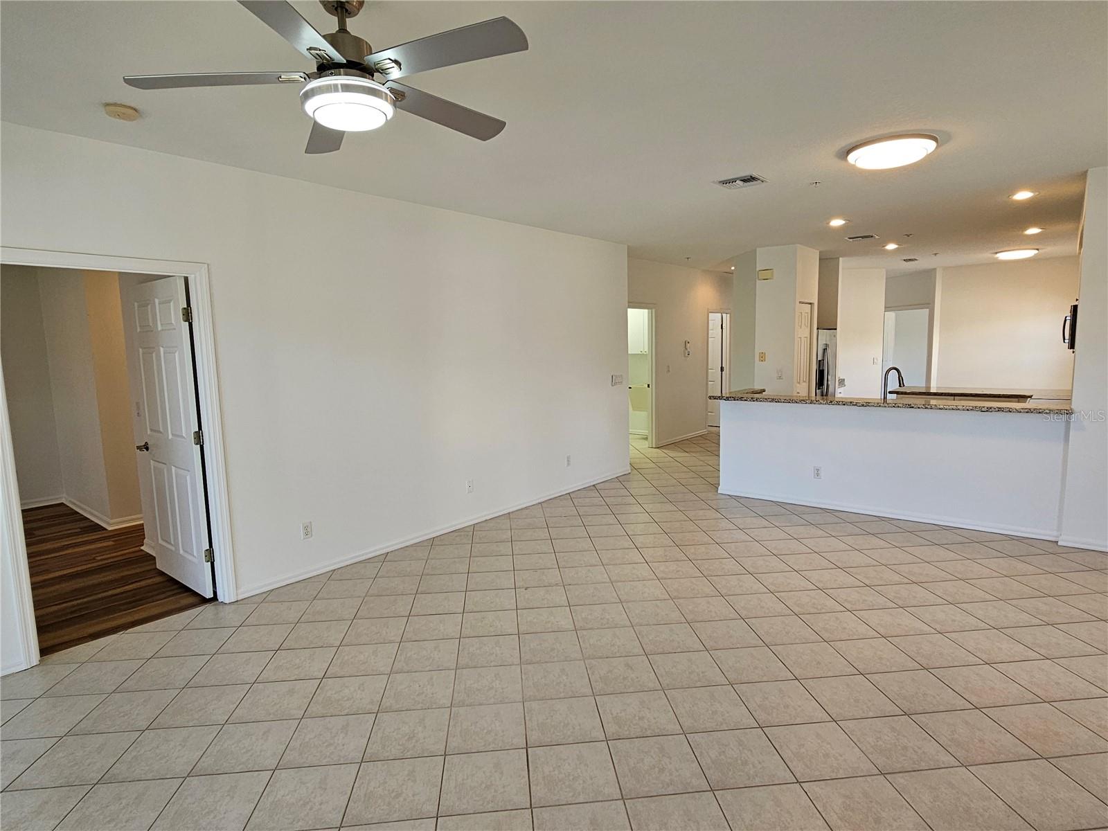 Image 14 of 32 For 291 Hidden Bay Drive 201