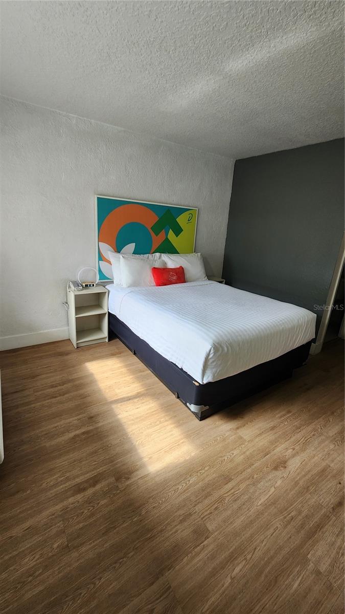 Image 2 of 9 For 5367 Irlo Bronson Memorial Highway 2-206