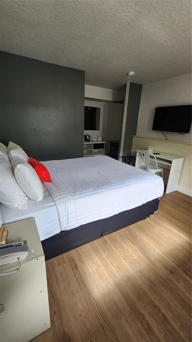 Image 3 of 9 For 5367 Irlo Bronson Memorial Highway 2-206