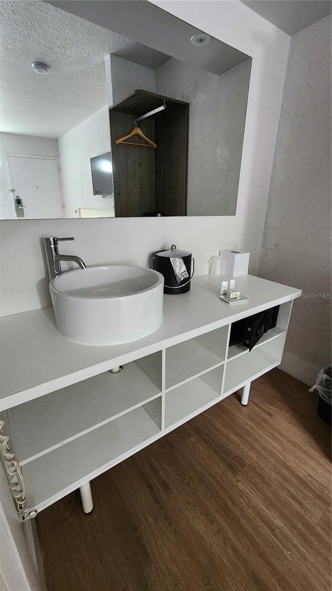 Image 5 of 9 For 5367 Irlo Bronson Memorial Highway 2-206