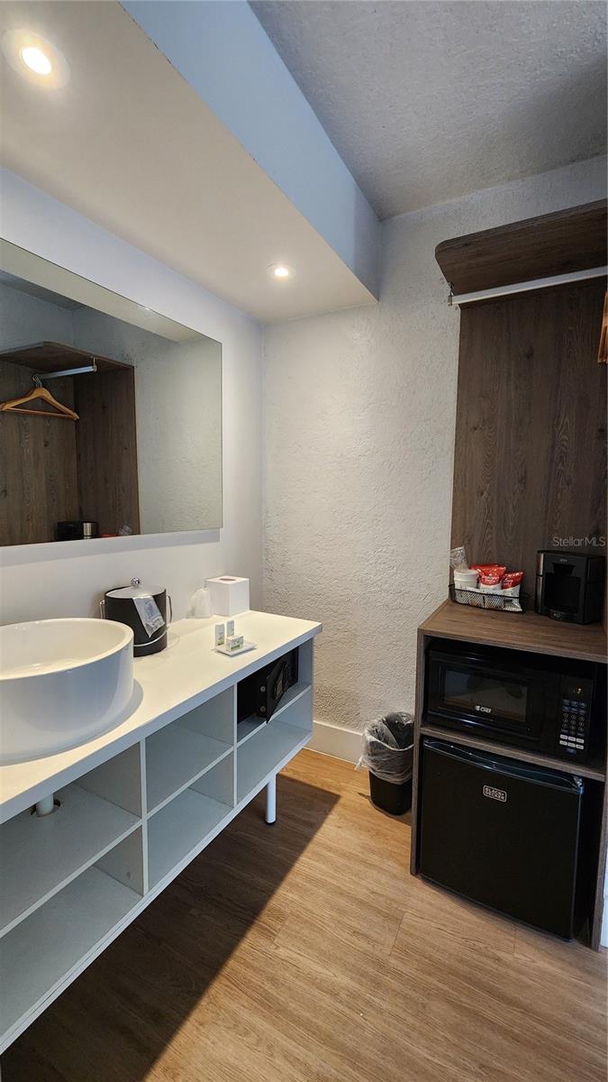 Image 6 of 9 For 5367 Irlo Bronson Memorial Highway 2-206