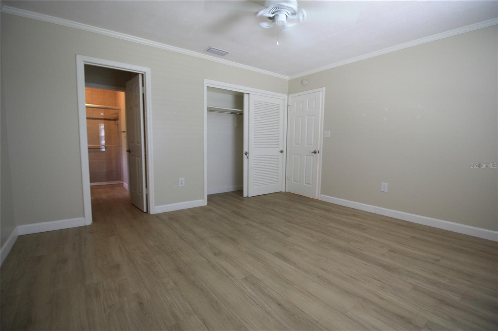 Image 16 of 27 For 1098 Villa Lane S
