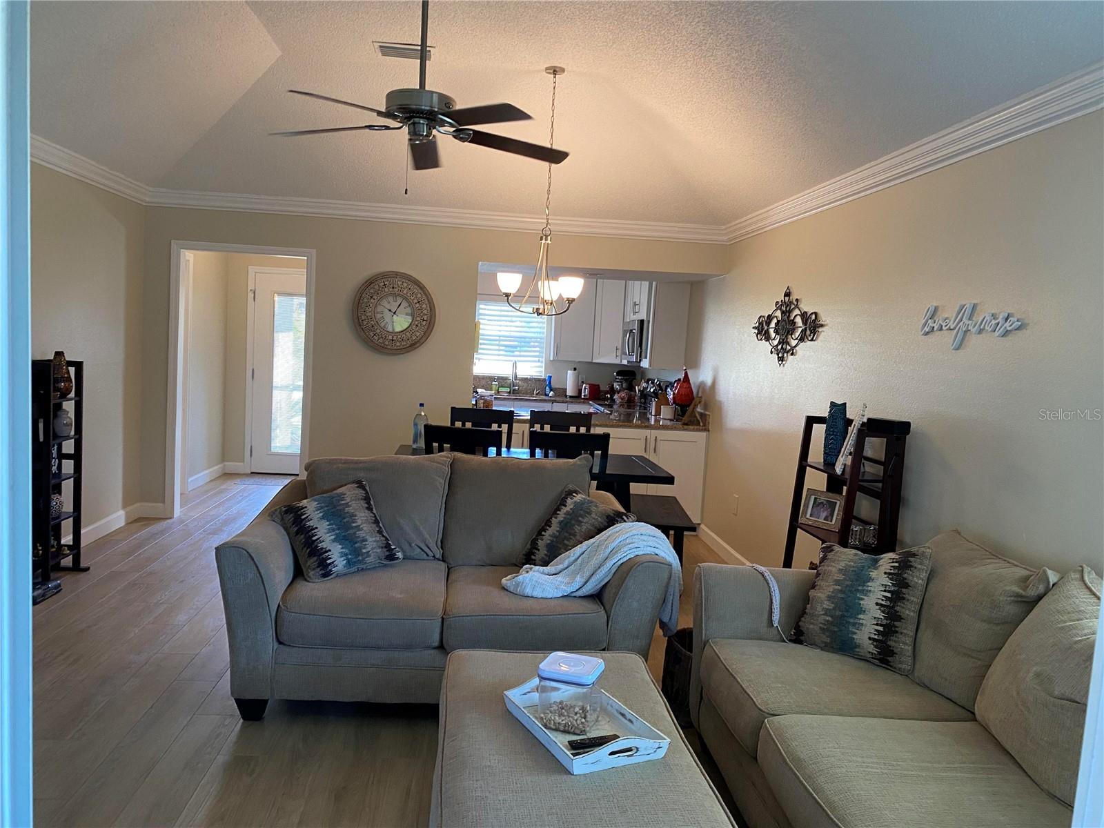 Image 3 of 10 For 1098 Villa Lane S