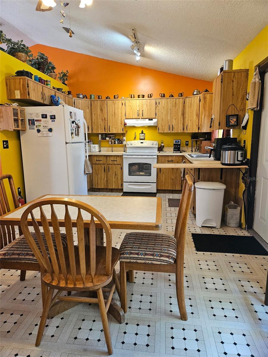 Image 10 of 28 For 24008 Ermine Road