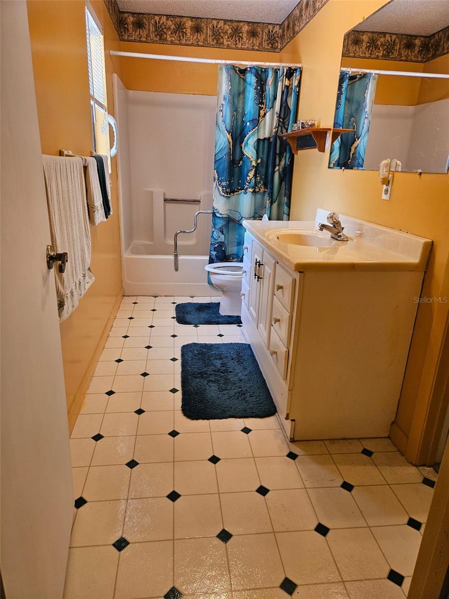 Image 18 of 28 For 24008 Ermine Road