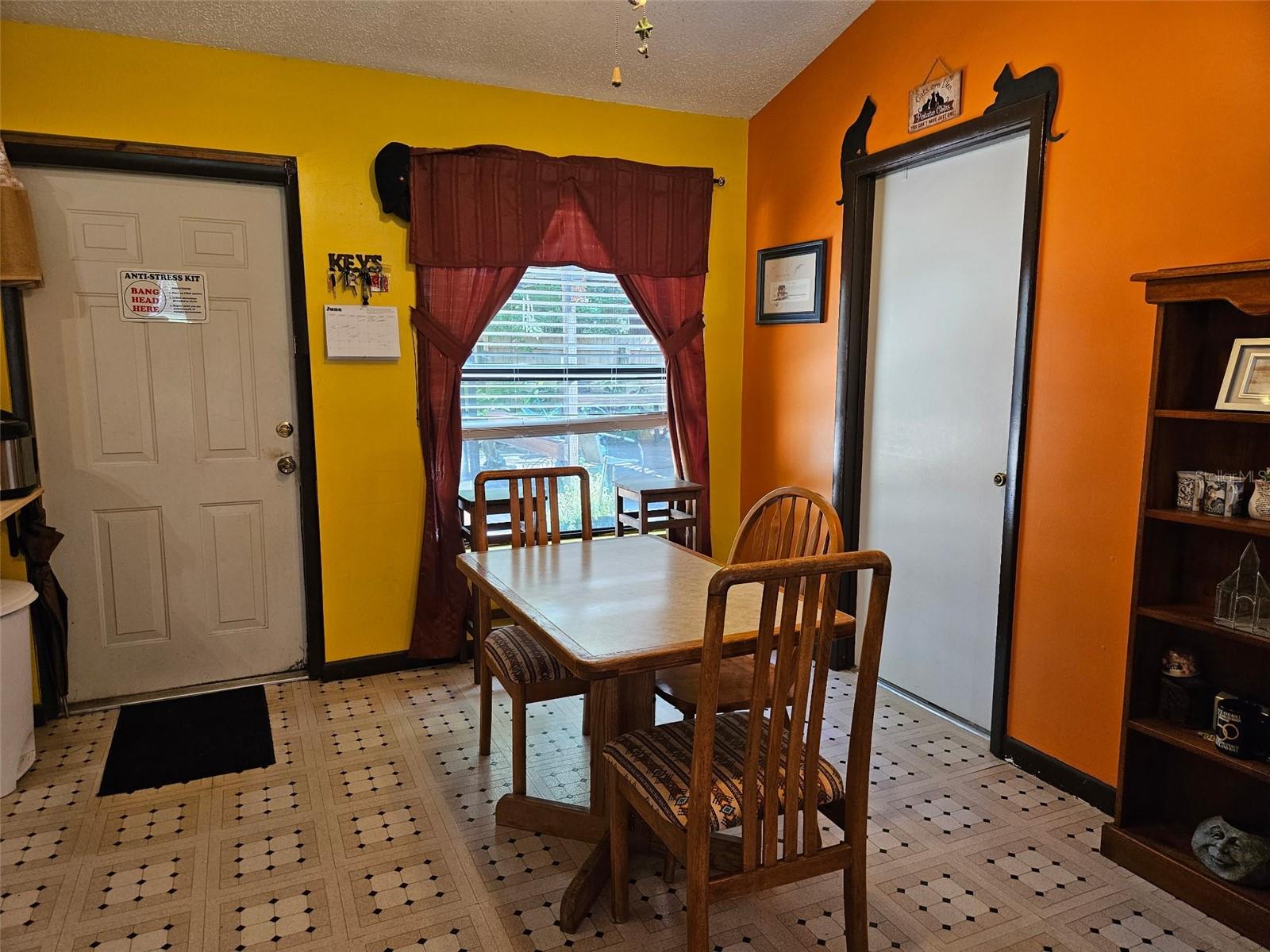 Image 9 of 28 For 24008 Ermine Road