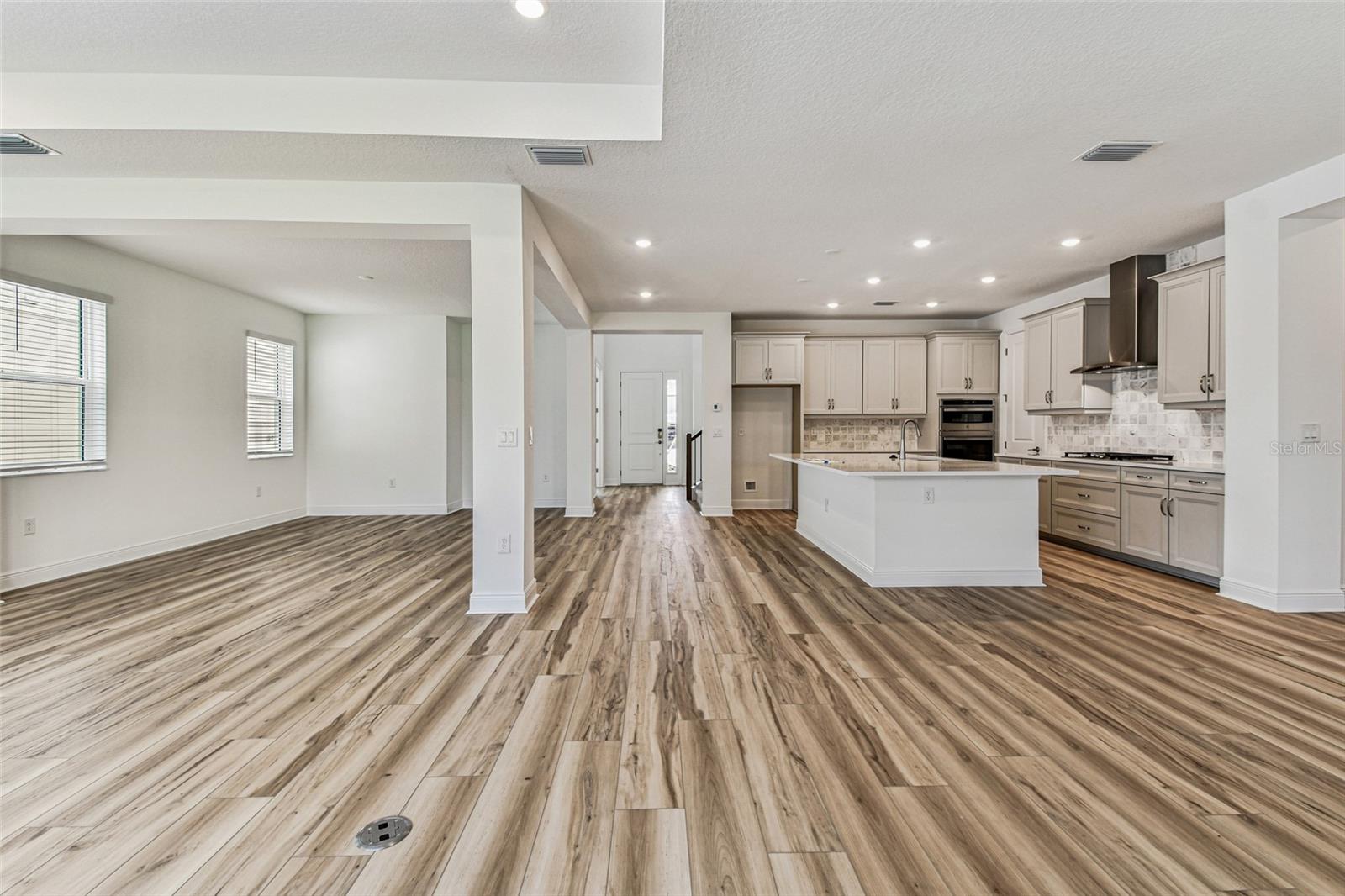 Listing photo id 10 for 7578 Seahawk Avenue