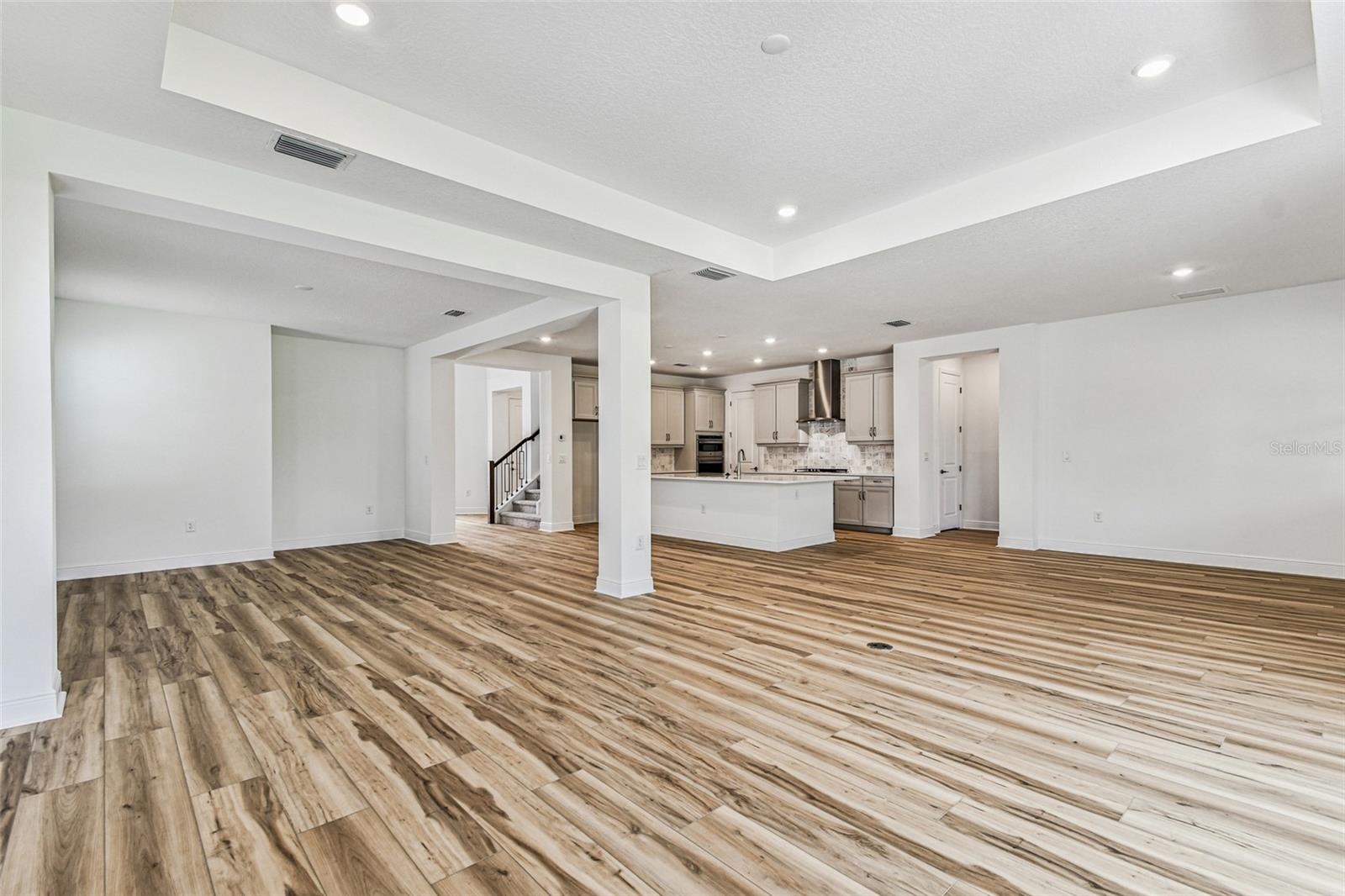 Listing photo id 13 for 7578 Seahawk Avenue