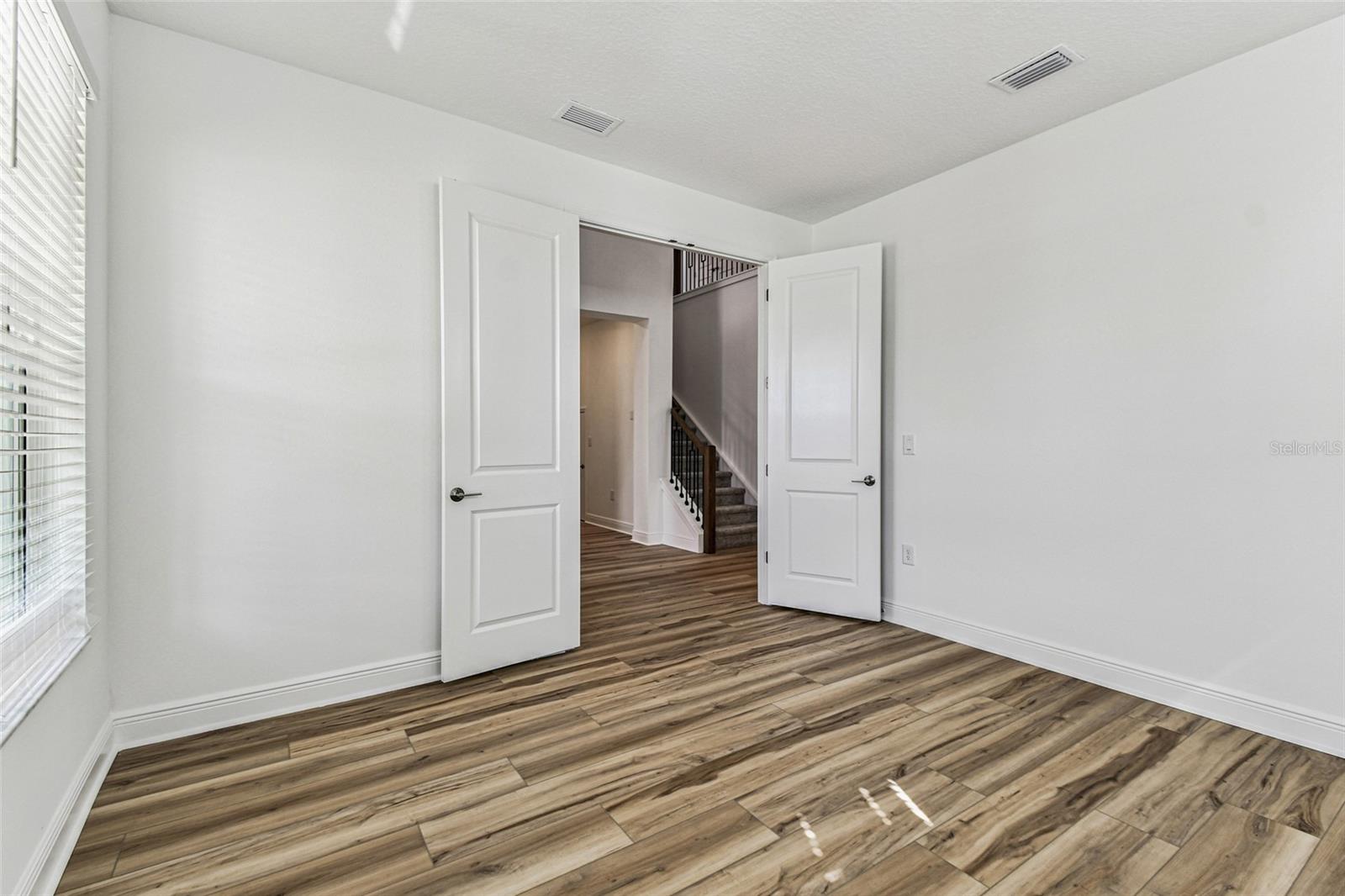 Listing photo id 14 for 7578 Seahawk Avenue