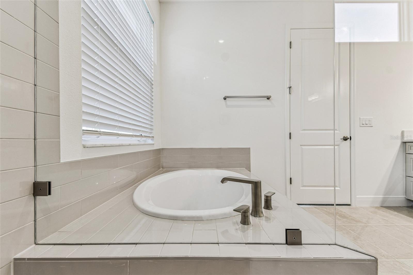 Listing photo id 23 for 7578 Seahawk Avenue