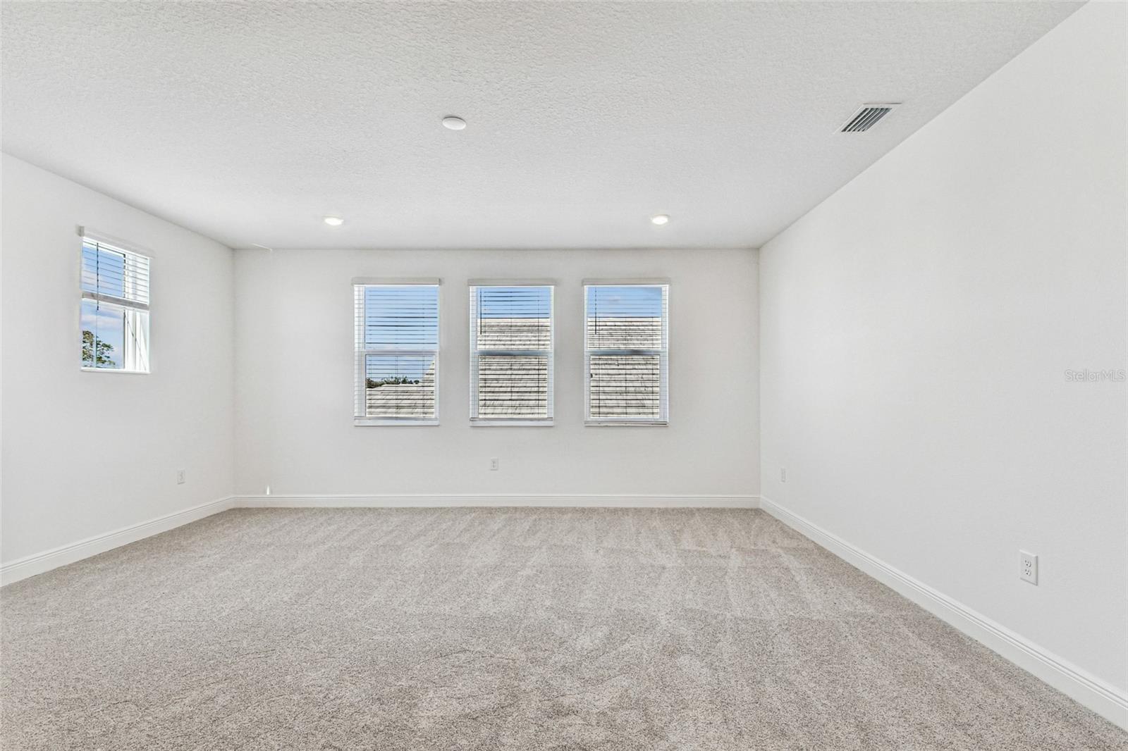 Listing photo id 31 for 7578 Seahawk Avenue