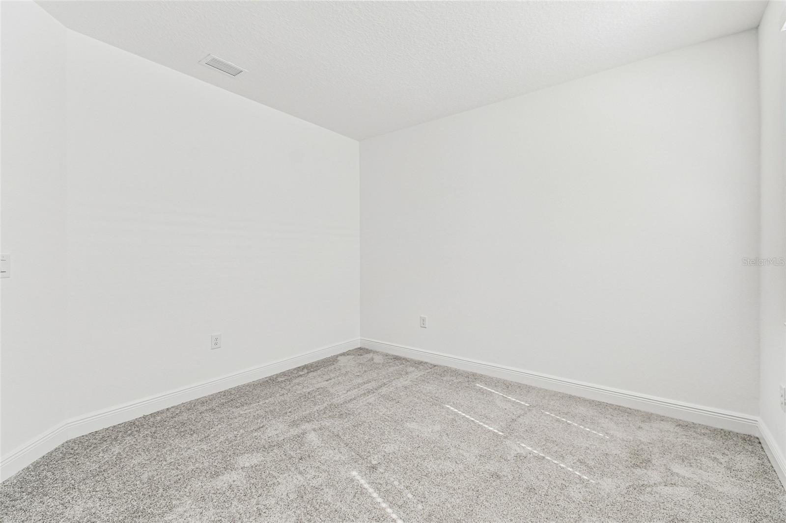 Listing photo id 35 for 7578 Seahawk Avenue