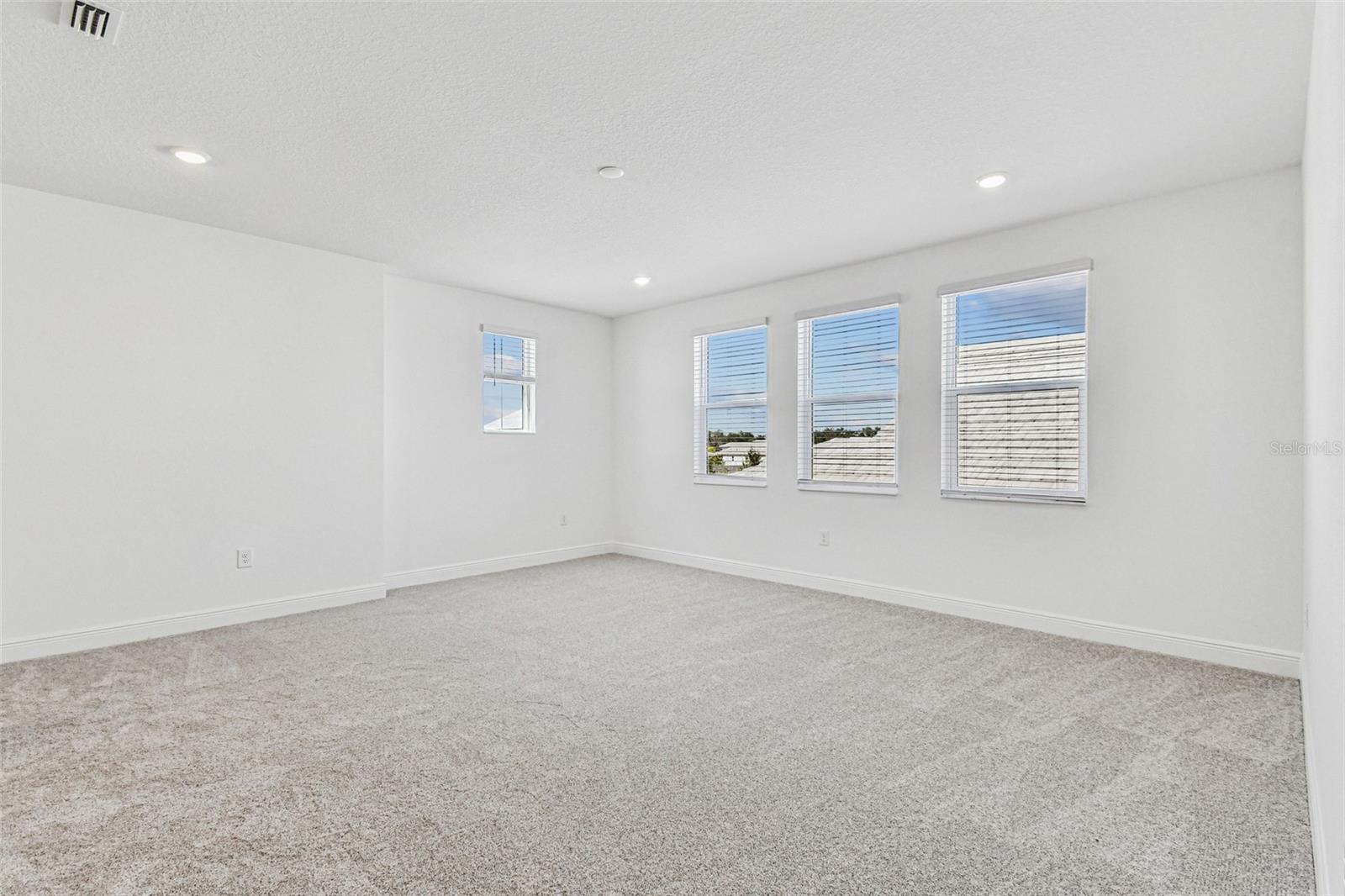 Listing photo id 40 for 7578 Seahawk Avenue