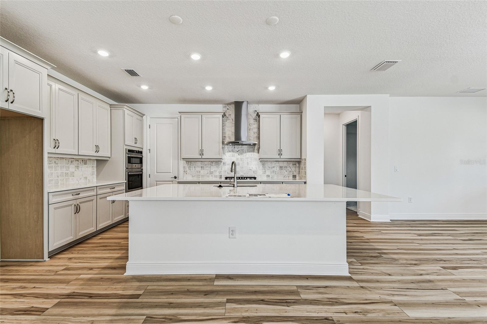 Listing photo id 5 for 7578 Seahawk Avenue