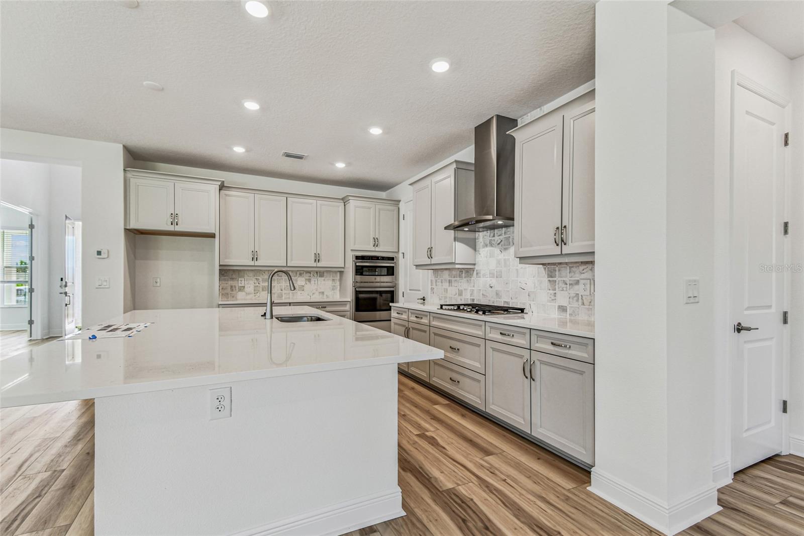 Listing photo id 6 for 7578 Seahawk Avenue