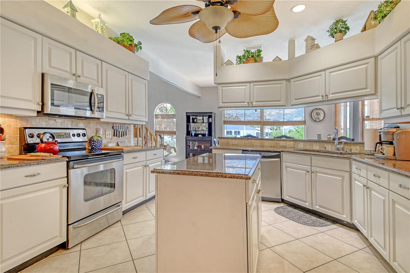 Image 27 of 75 For 5508 40th Avenue E