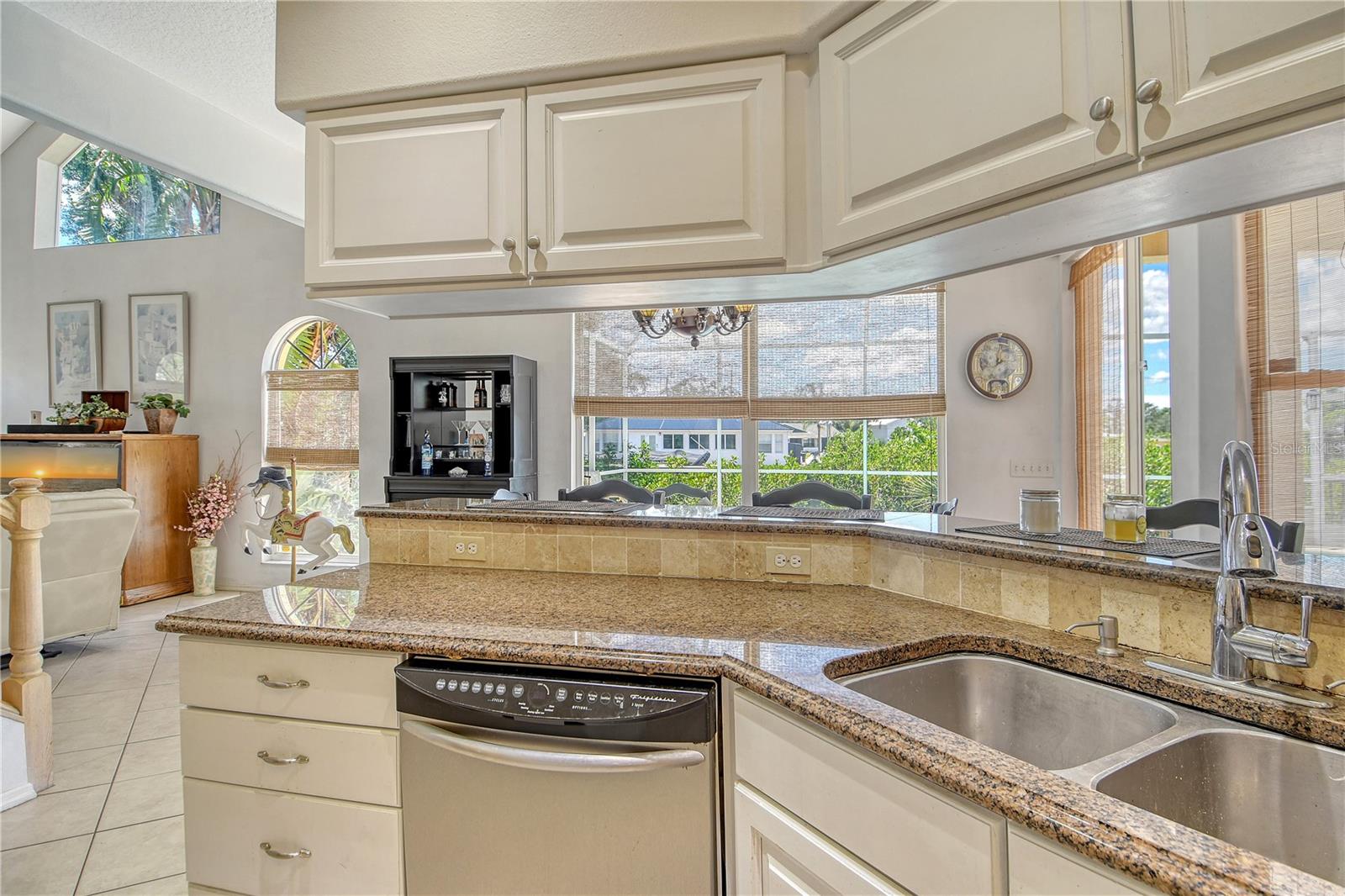 Image 29 of 75 For 5508 40th Avenue E