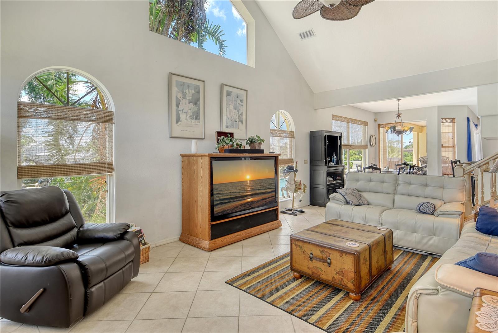 Image 34 of 75 For 5508 40th Avenue E