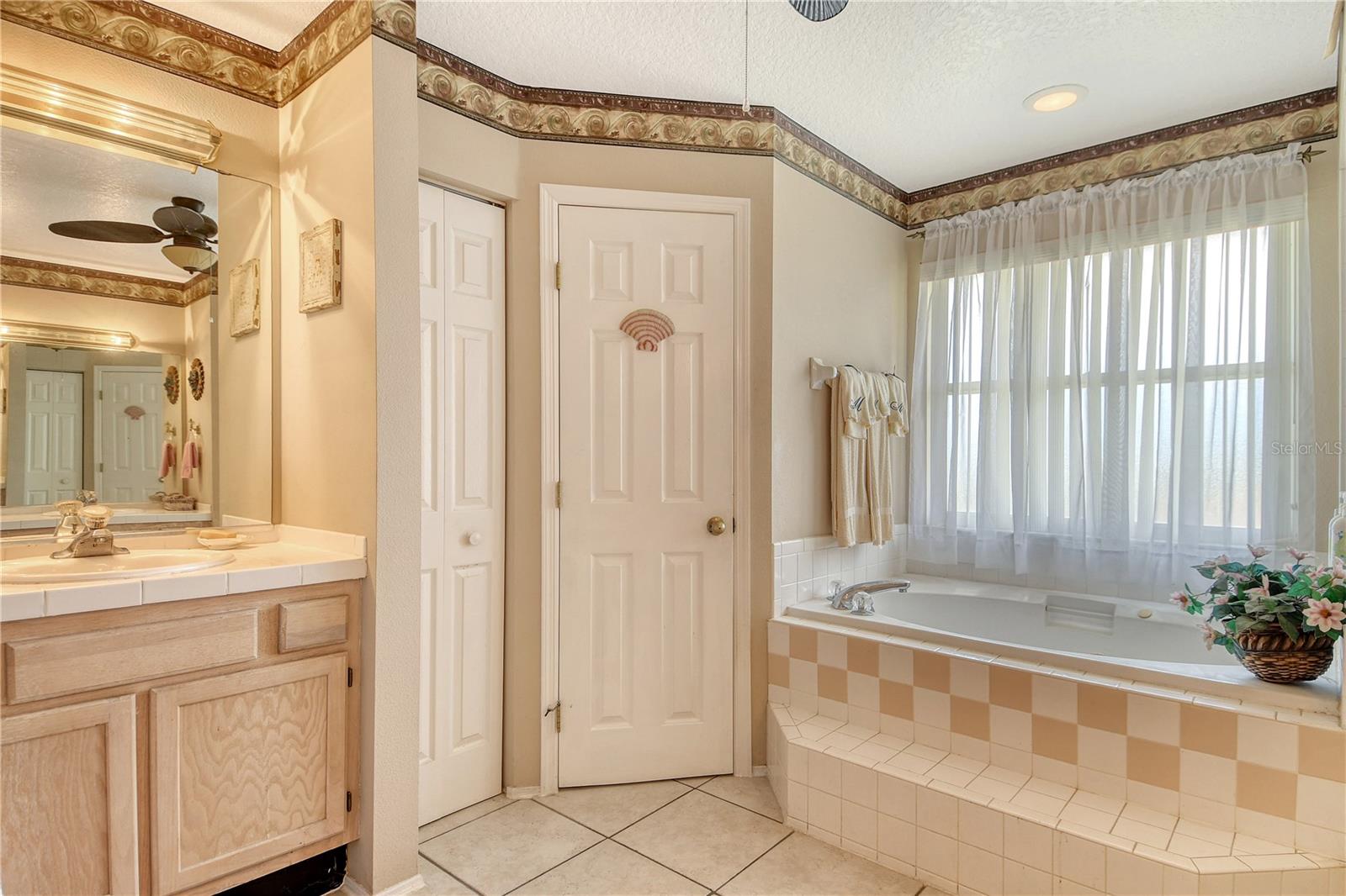 Image 43 of 75 For 5508 40th Avenue E