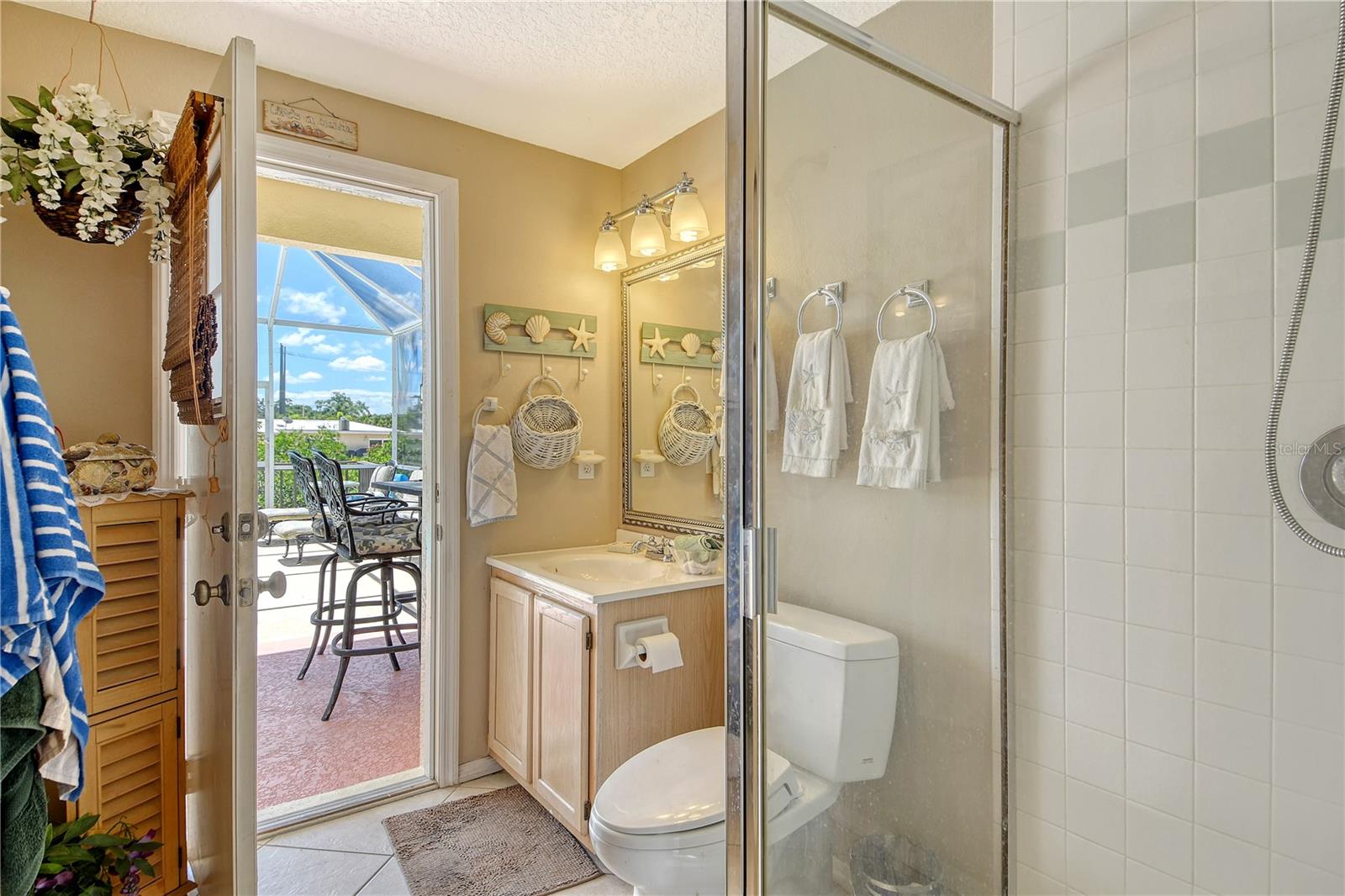 Image 46 of 75 For 5508 40th Avenue E
