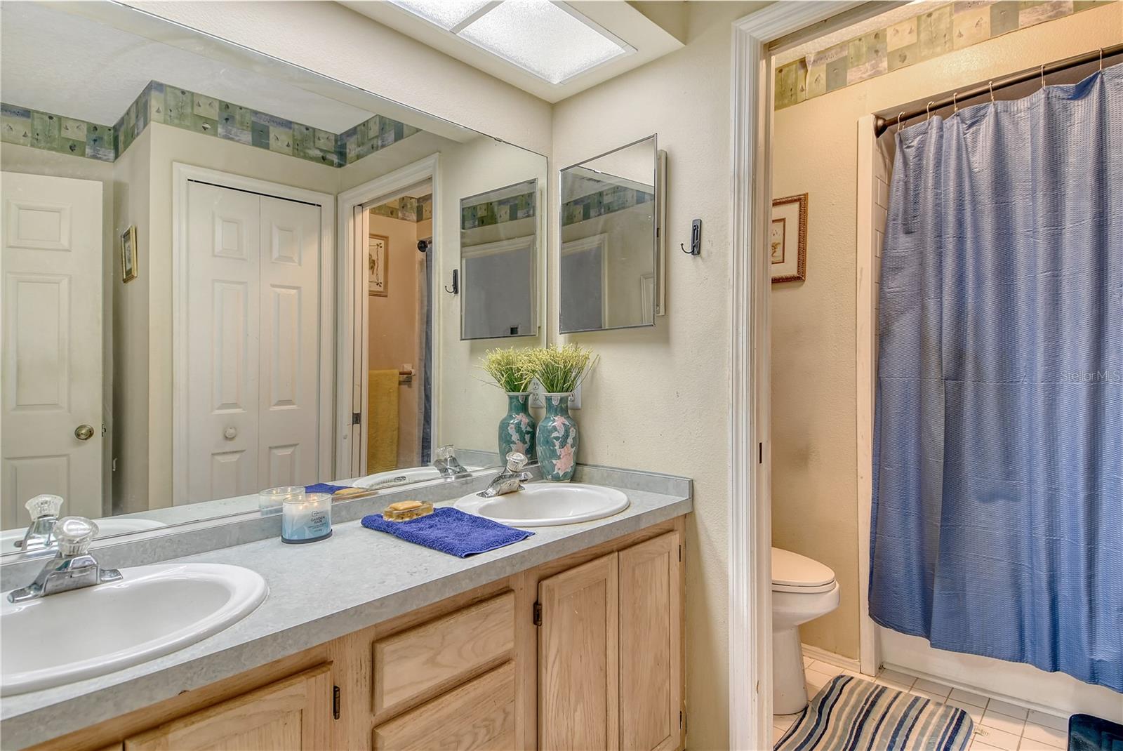 Image 51 of 75 For 5508 40th Avenue E