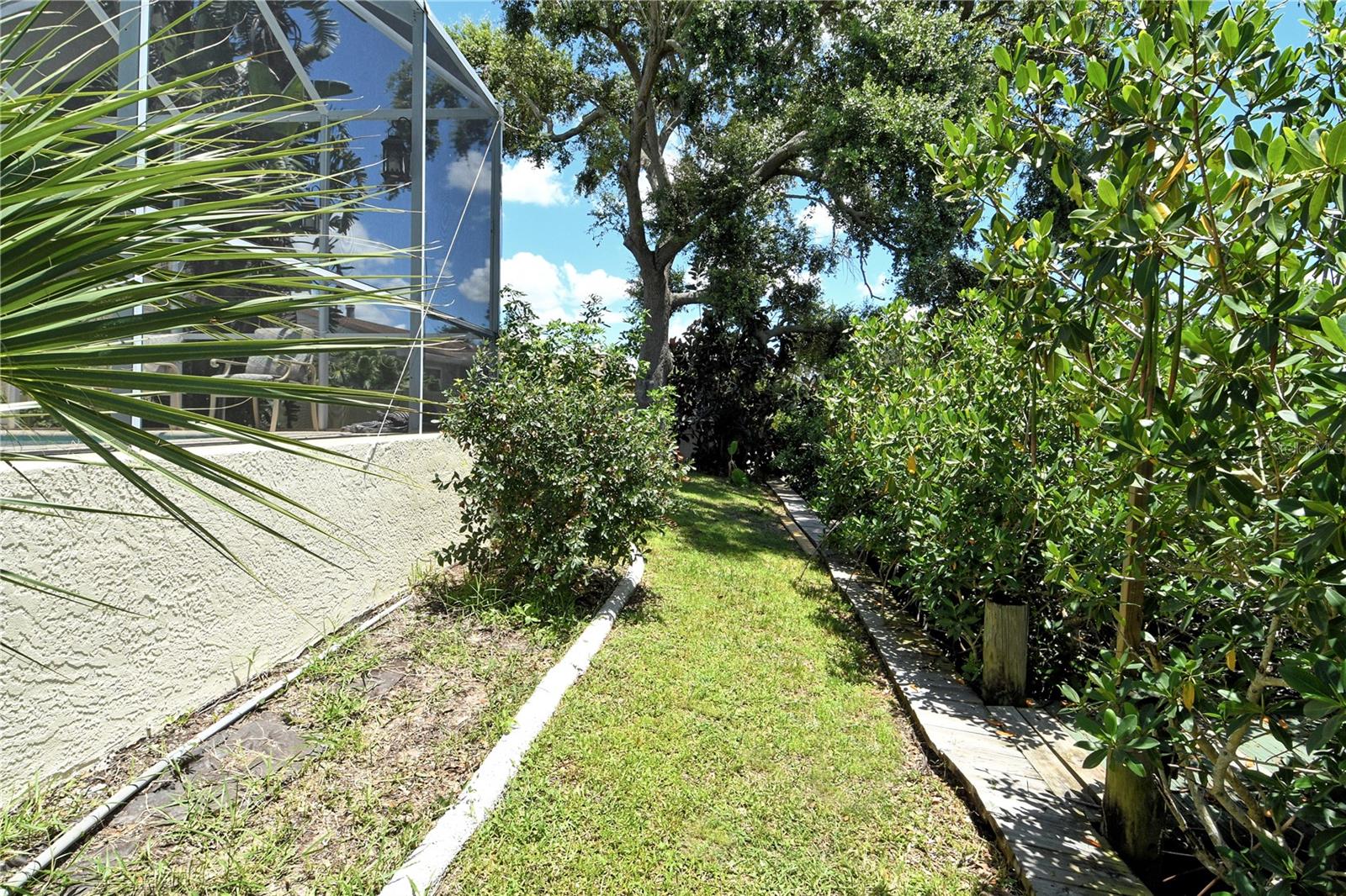 Image 68 of 75 For 5508 40th Avenue E