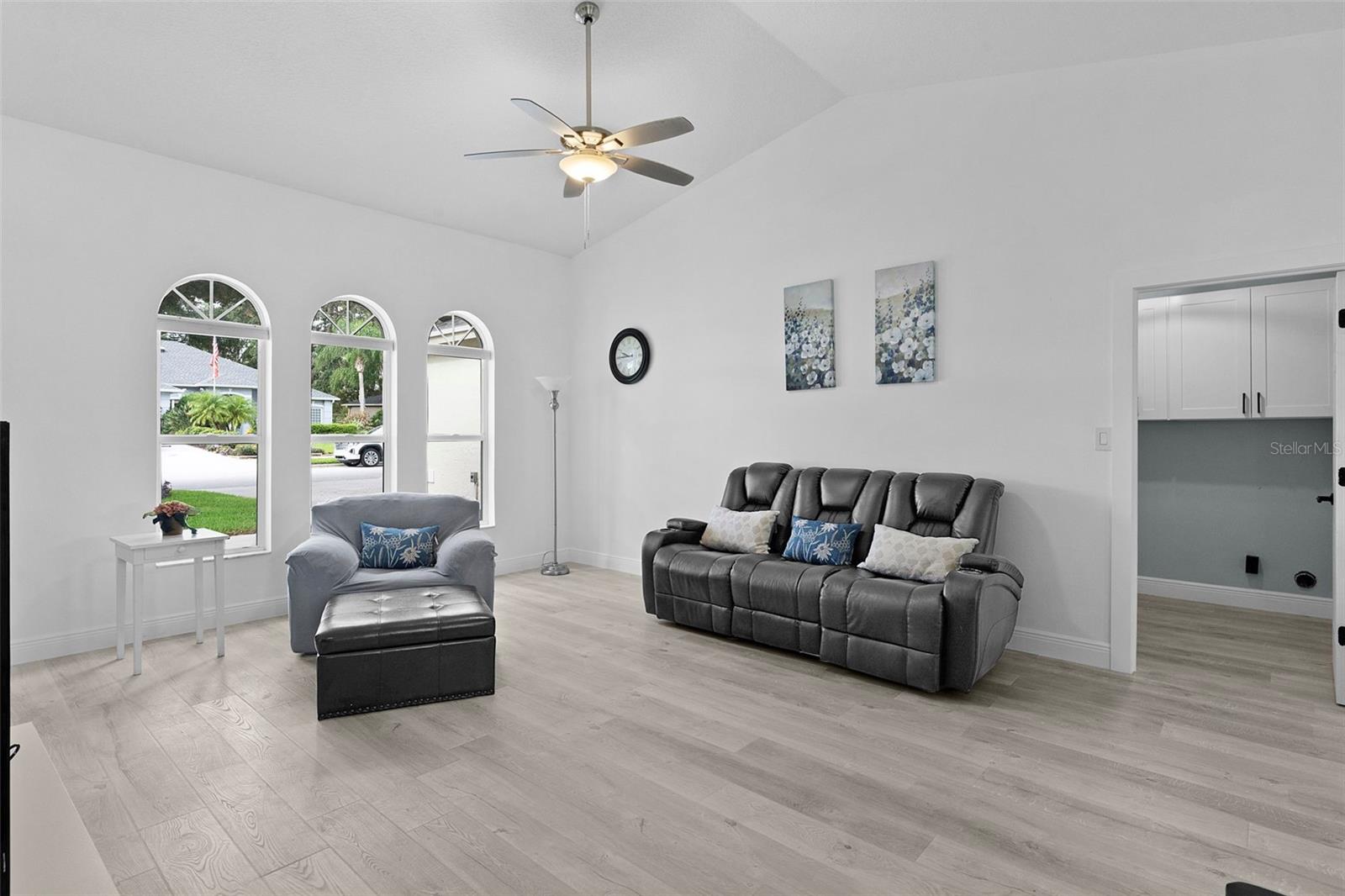 Image 10 of 45 For 5548 Grove Manor