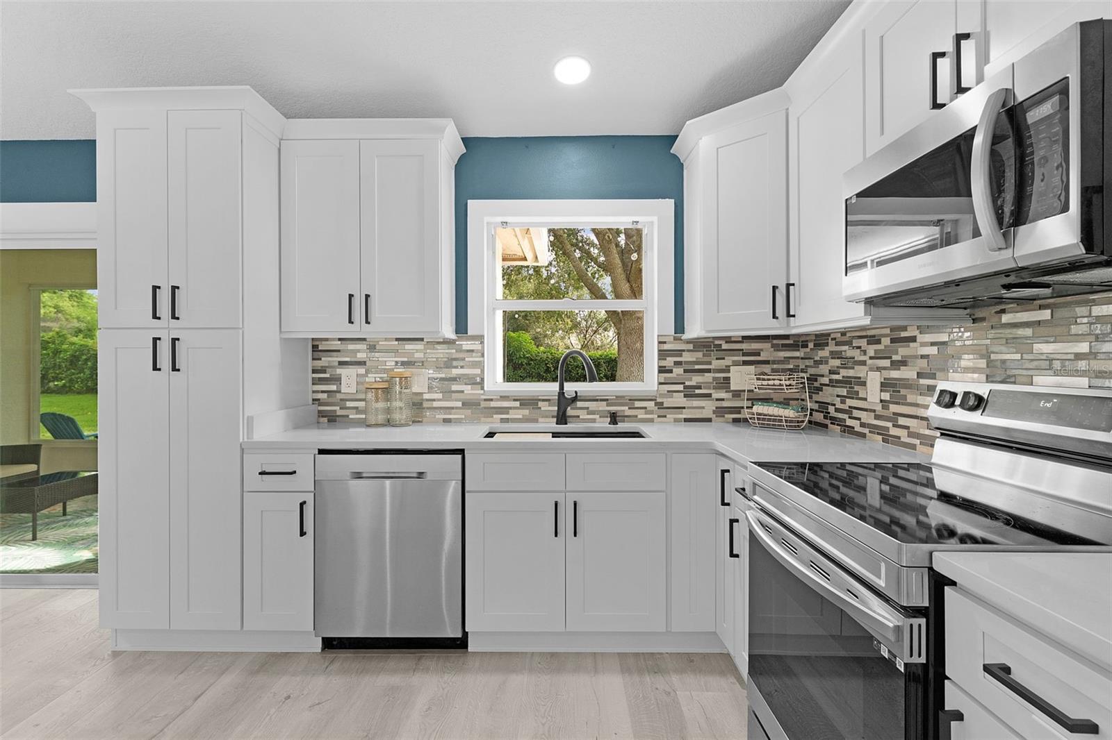 Image 18 of 45 For 5548 Grove Manor