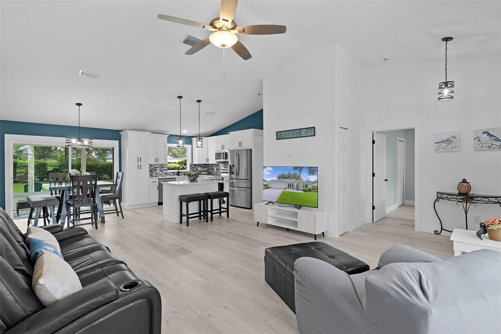Image 8 of 45 For 5548 Grove Manor