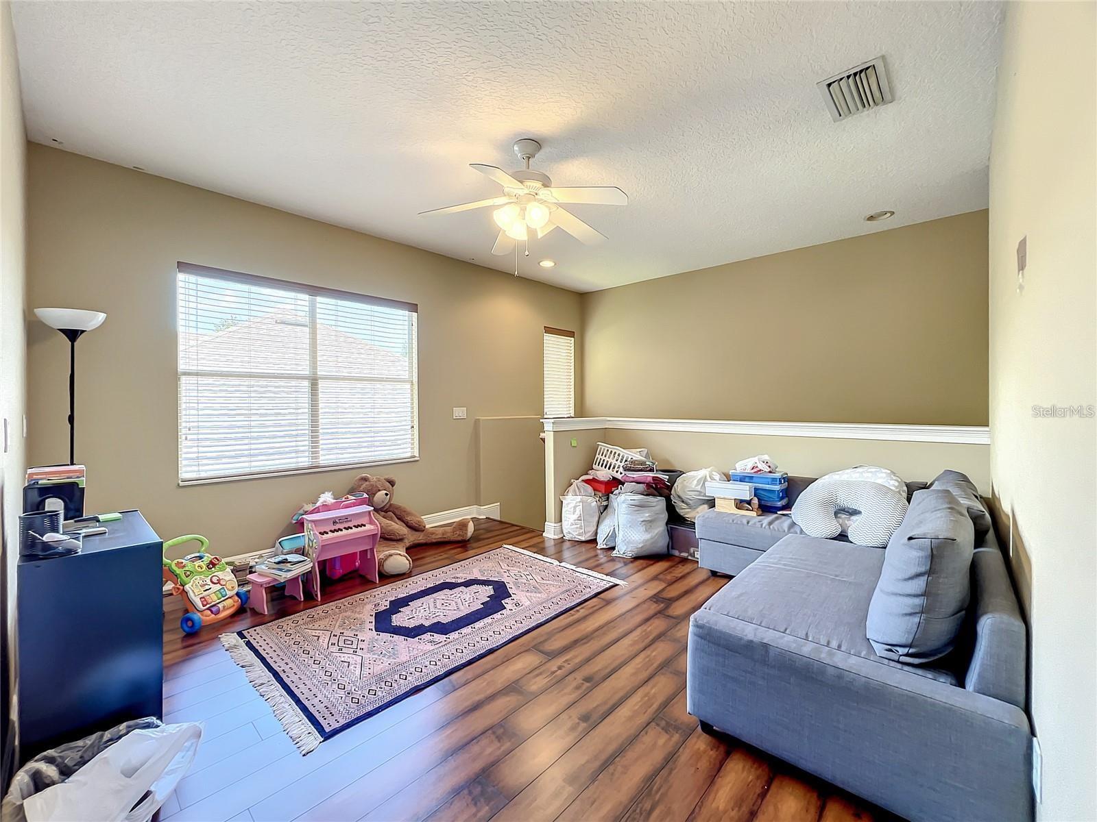 Image 11 of 19 For 709 Broadoak Loop