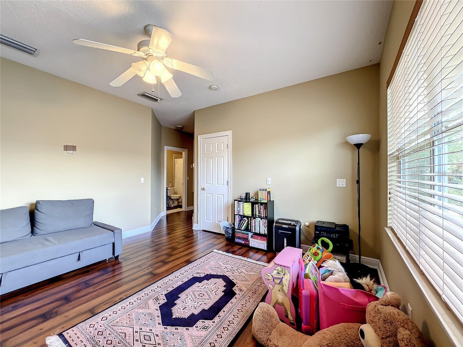 Image 12 of 19 For 709 Broadoak Loop